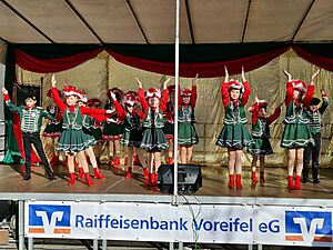 25.Jeckentreff am Karnevalssamstag:Karnevalistisches Treiben auf dem Merler Dorfplatz