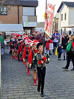 Karnevalistisches Treiben auf dem Merler Dorfplatz