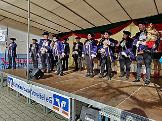 Karnevalistisches Treiben auf dem Merler Dorfplatz