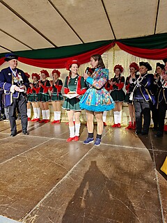 Karnevalistisches Treiben auf dem Merler Dorfplatz