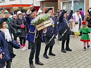 Karnevalistisches Treiben auf dem Merler Dorfplatz