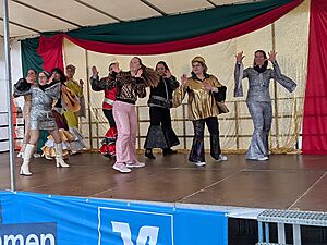 27.Jeckentreff am Karnevalssamstag:Karnevalistisches Treiben auf dem Merler Dorfplatz