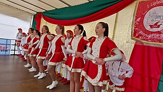 Karnevalistisches Treiben auf dem Merler Dorfplatz