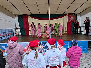Karnevalistisches Treiben auf dem Merler Dorfplatz