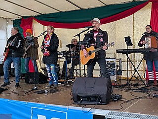 Karnevalistisches Treiben auf dem Merler Dorfplatz