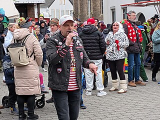 Karnevalistisches Treiben auf dem Merler Dorfplatz