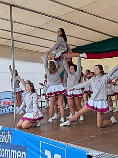 Karnevalistisches Treiben auf dem Merler Dorfplatz
