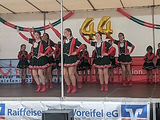 Geburtstagsparty auf dem Merler Dorfplatz