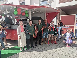 Geburtstagsparty auf dem Merler Dorfplatz