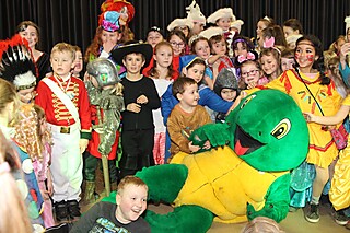 Tony die Schildkröte zu Besuch in Merl