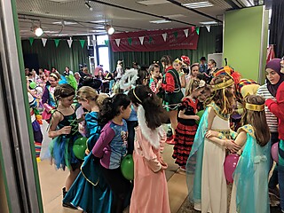 Jecke Kids feierten in Merl
