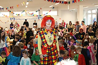Clown Coco und die Stadt-Garde Meckenheim e.V. begeisterten die kleinen Jecken!