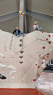 Die Kinder- und Jugendgruppe zu Besuch in der Kletterhalle