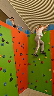 Die Kinder- und Jugendgruppe zu Besuch in der Kletterhalle