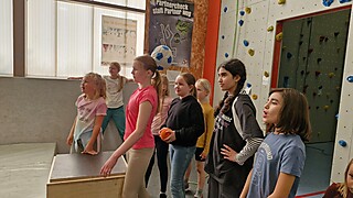 Die Kinder- und Jugendgruppe zu Besuch in der Kletterhalle