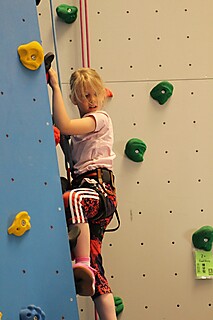 Stadt-Garde Kinder in der Kletterhalle