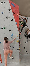 Die Kinder- und Jugendgruppe zu Besuch in der Kletterhalle