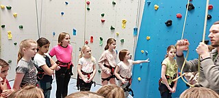 Die Kinder- und Jugendgruppe zu Besuch in der Kletterhalle