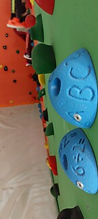 Die Kinder- und Jugendgruppe zu Besuch in der Kletterhalle