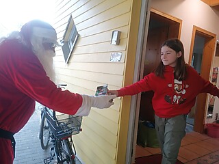 Der Nikolaus besucht die Stadt-Garde Kinder