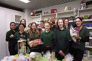 Karneval meets Gummibärchen:Die Stadt-Garde zu Besuch bei Tonys World of Gummy Bears