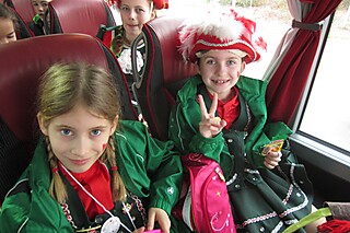 Weiberfastnacht unterwegs mit der Stadt-Garde