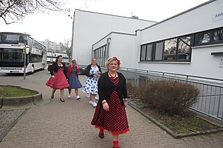 Weiberfastnacht unterwegs mit der Stadt-Garde