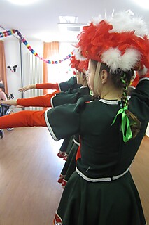 Weiberfastnacht unterwegs mit der Stadt-Garde