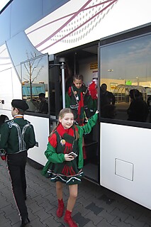Weiberfastnacht unterwegs mit der Stadt-Garde