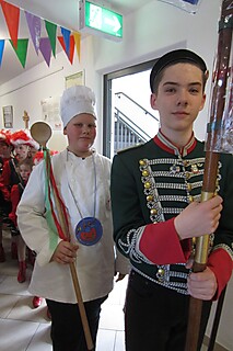 Weiberfastnacht unterwegs mit der Stadt-Garde