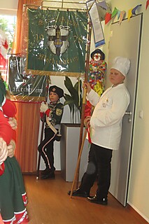Weiberfastnacht unterwegs mit der Stadt-Garde