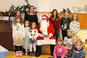 Weihnachtsfeier bei der Stadt-Garde:Nikolaus und Saskia I. zu Besuch bei den Stadt-Garde Kindern