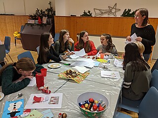 Nikolaus und Saskia I. zu Besuch bei den Stadt-Garde Kindern
